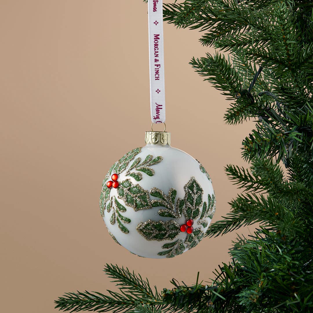 https://s3-ap-southeast-2.amazonaws.com/fusionfactory.commerceconnect.bbnt.production/pim_media/000/217/407/M_F_Xmas-26-27_S4_MR_DECS_Traditional-Foliage-Bauble_22640001_SI.jpg?1784092428