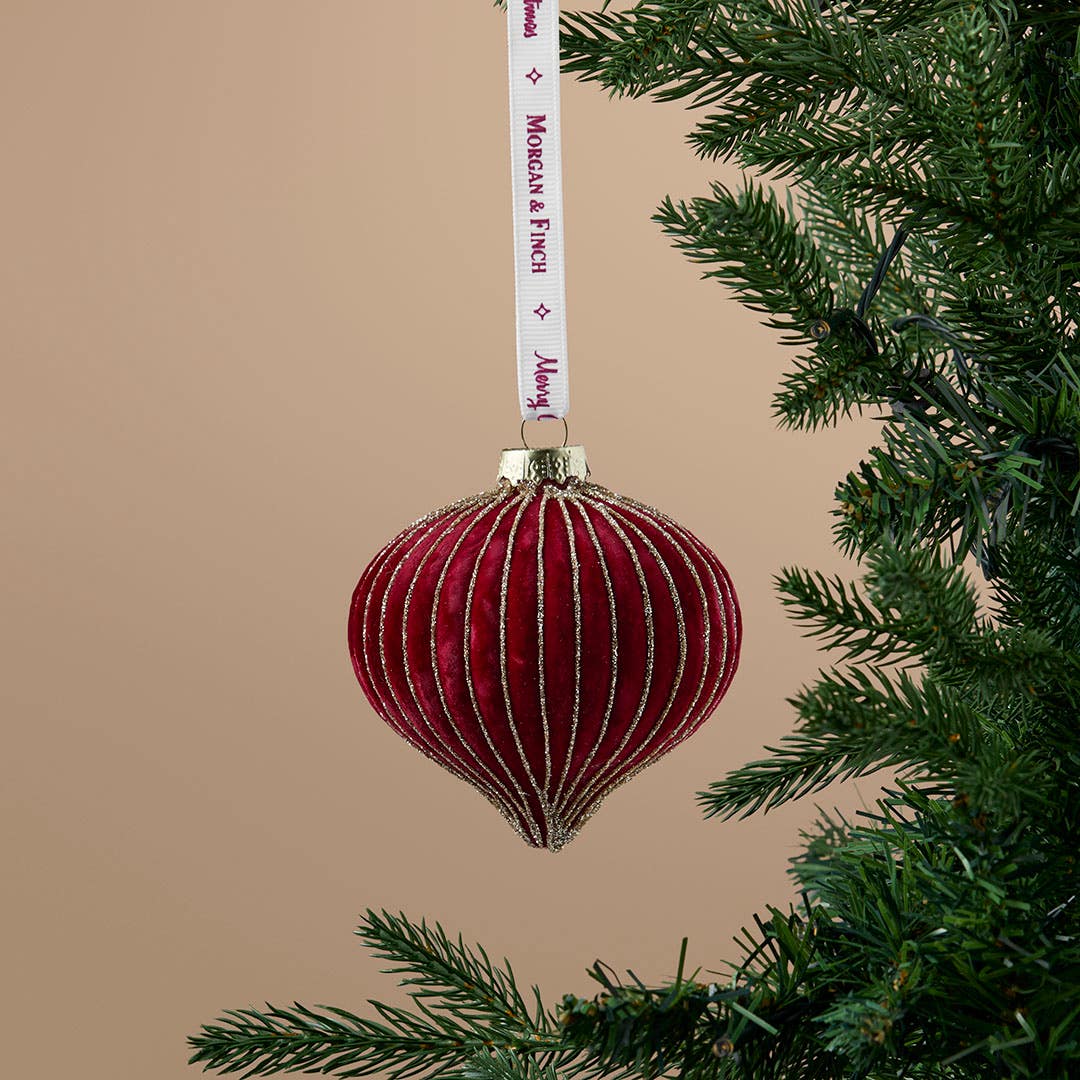 https://s3-ap-southeast-2.amazonaws.com/fusionfactory.commerceconnect.bbnt.production/pim_media/000/217/413/M_F_Xmas-26-27_S4_MR_DECS_Velvet-Ribbed-Onion-Ball-Red_22635101_SI.jpg?1784092786