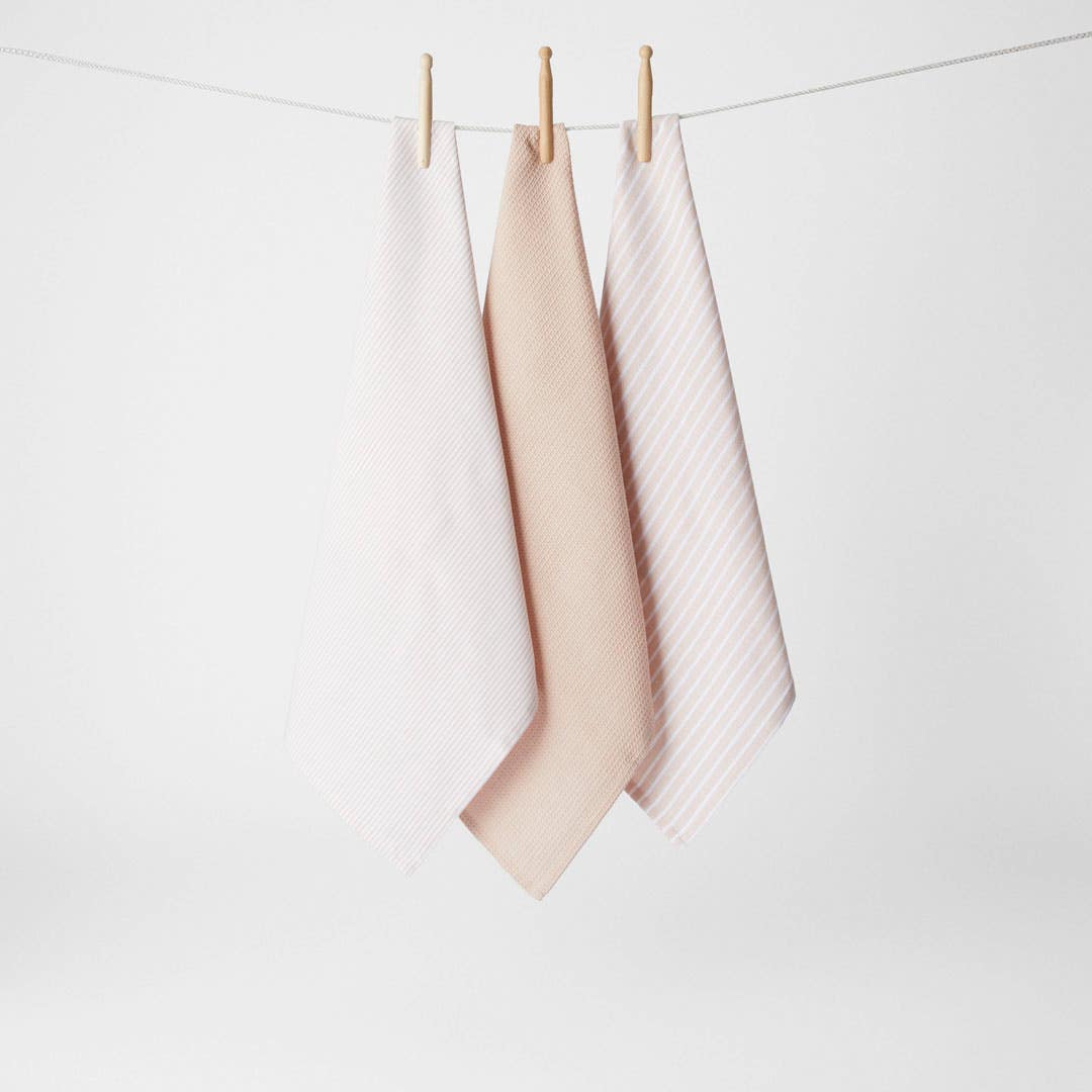 https://s3-ap-southeast-2.amazonaws.com/fusionfactory.commerceconnect.bbnt.production/pim_media/000/159/322/M_F_Yarn-Dye-Stripe-TT-S3_Dusty-Pink_21675004_SI.jpg?1705881707