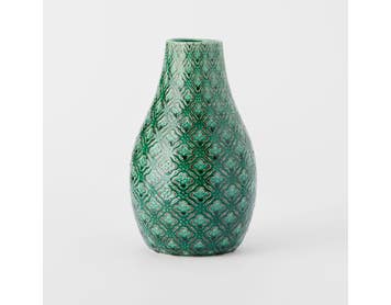 https://s3-ap-southeast-2.amazonaws.com/fusionfactory.commerceconnect.bbnt.production/pim_media/000/185/536/M_F_Zinnia-Ceramic-Vase-Lrg_Blue_26122401_SI.jpg?1735526289