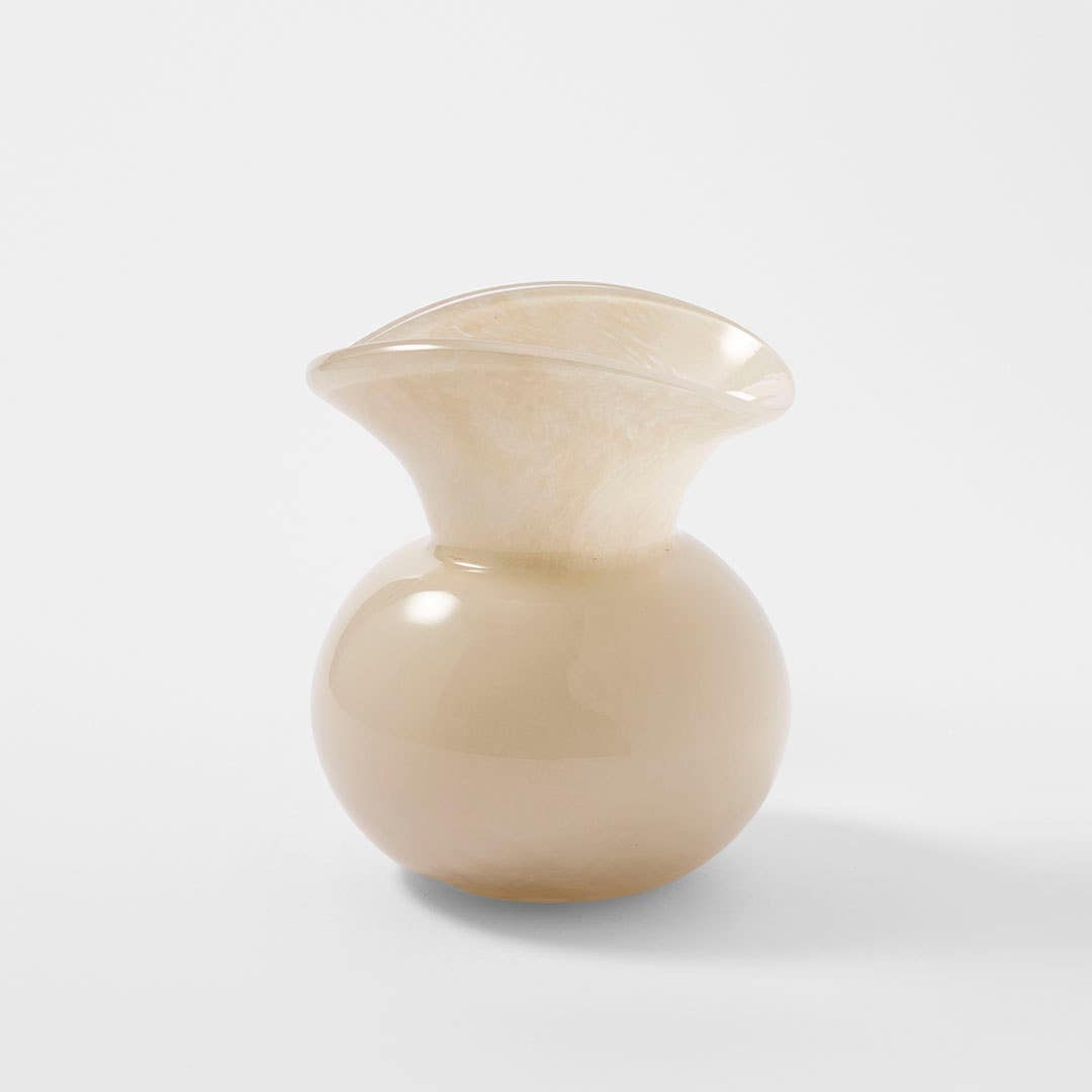 https://s3-ap-southeast-2.amazonaws.com/fusionfactory.commerceconnect.bbnt.production/pim_media/000/223/194/M_F__S26-27_Arc_Glass_Vase_Sml_Off_White_27333901_SI.jpg?1791162534