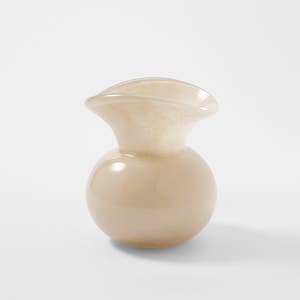 https://s3-ap-southeast-2.amazonaws.com/fusionfactory.commerceconnect.bbnt.production/pim_media/000/223/194/M_F__S26-27_Arc_Glass_Vase_Sml_Off_White_27333901_SI.jpg?1791162534