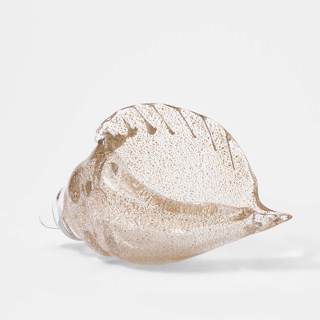 https://s3-ap-southeast-2.amazonaws.com/fusionfactory.commerceconnect.bbnt.production/pim_media/000/223/314/M_F__S26-27_Conch_Shell_Glass_Ornament_Gold_27331901_SI.jpg?1791322288