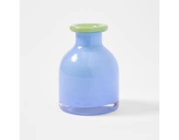https://s3-ap-southeast-2.amazonaws.com/fusionfactory.commerceconnect.bbnt.production/pim_media/000/222/860/M_F__S26-27_Lisbon_Glass_Bud_Vase_Blue_27329901_SI.jpg?1789972420
