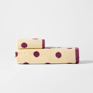 https://s3-ap-southeast-2.amazonaws.com/fusionfactory.commerceconnect.bbnt.production/pim_media/000/221/330/SC_S26-27_Eloise-Spot-Towel_Lemon-Boysenberry_Range_27327602_R_SI.jpg?1788500938