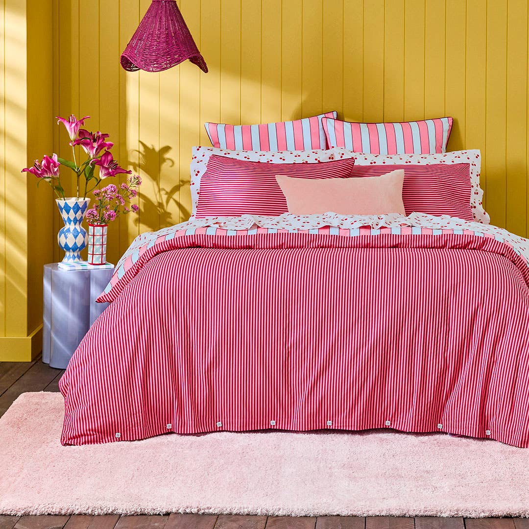 https://s3-ap-southeast-2.amazonaws.com/fusionfactory.commerceconnect.bbnt.production/pim_media/000/212/543/SC_W26_Bedlinen_BOP_Genie_Stripe_QQC_RV_SI.jpg?1776146317