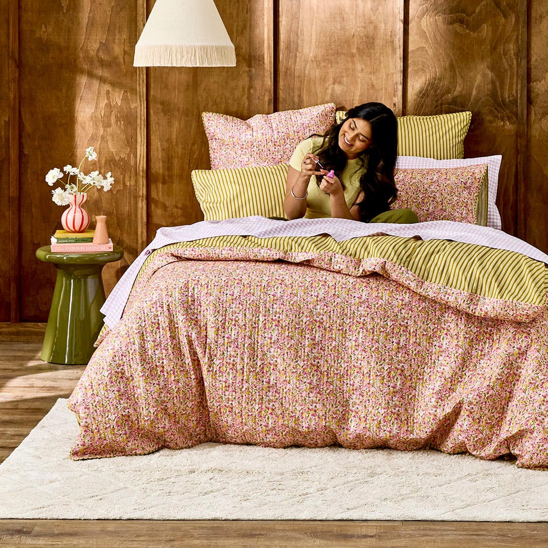https://s3-ap-southeast-2.amazonaws.com/fusionfactory.commerceconnect.bbnt.production/pim_media/000/211/931/SC_W26_Bedlinen_BOP_Wild_Bloom_QQC_5_SI.jpg?1774488688