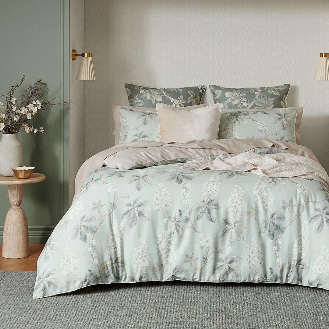 https://s3-ap-southeast-2.amazonaws.com/fusionfactory.commerceconnect.bbnt.production/pim_media/000/156/944/Sanderson_W24_Bedlinen_BOP_Chestnut_Tree_QQC_SI.jpg?1701922660