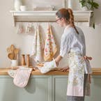 https://s3-ap-southeast-2.amazonaws.com/fusionfactory.commerceconnect.bbnt.production/pim_media/000/201/458/_LS_Web_Priscilla_Oven-Glove-Apron-Talent-04_SI.jpg?1758263301