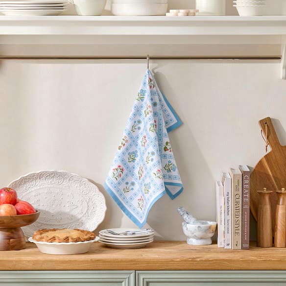 https://s3-ap-southeast-2.amazonaws.com/fusionfactory.commerceconnect.bbnt.production/pim_media/000/201/475/_LS_Web_Tea_Towels-Maggie_TT_SI.jpg?1758264871