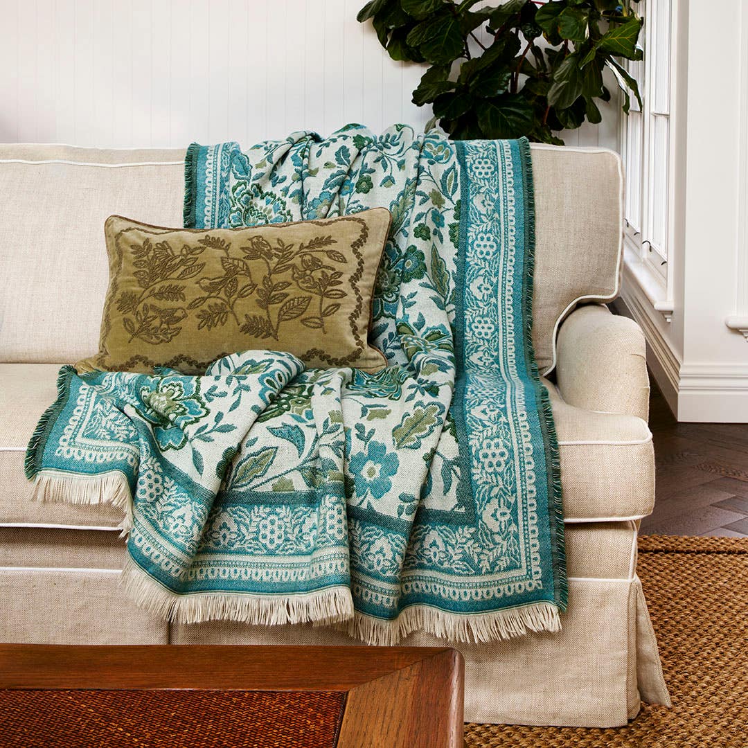 https://s3-ap-southeast-2.amazonaws.com/fusionfactory.commerceconnect.bbnt.production/pim_media/000/205/777/M_F_W26_Hampshire-Cushion_Forest-Green-Navy_26918701_SI.jpg?1765346147