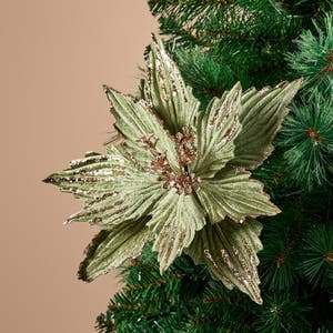 https://s3-ap-southeast-2.amazonaws.com/fusionfactory.commerceconnect.bbnt.production/pim_media/000/165/500/M_F_ST_S4-Lrg-Ribbed-Velvet-Poinsettia-Clip_Sage_23242901_SI.jpg?1719968772